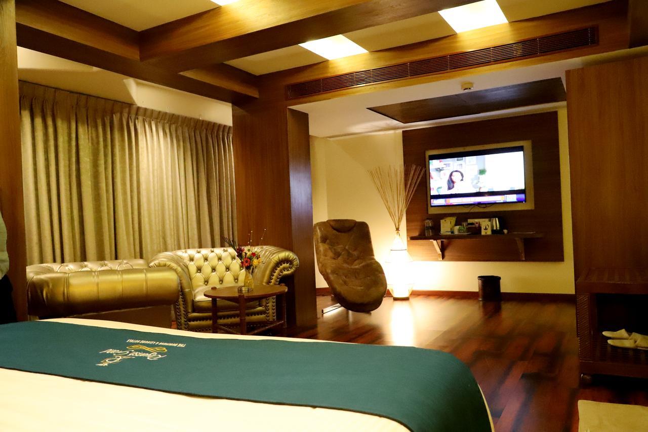 Hotel Reyansh Grand Boisar Luaran gambar