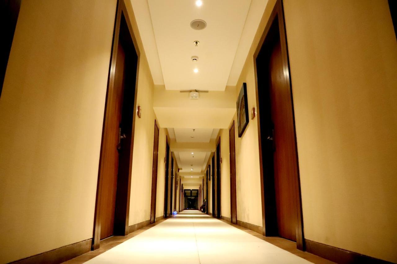 Hotel Reyansh Grand Boisar Luaran gambar