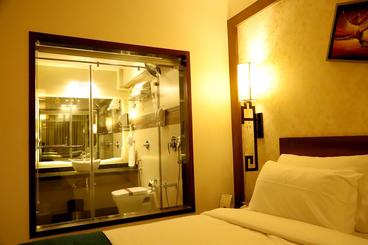 Hotel Reyansh Grand Boisar Luaran gambar