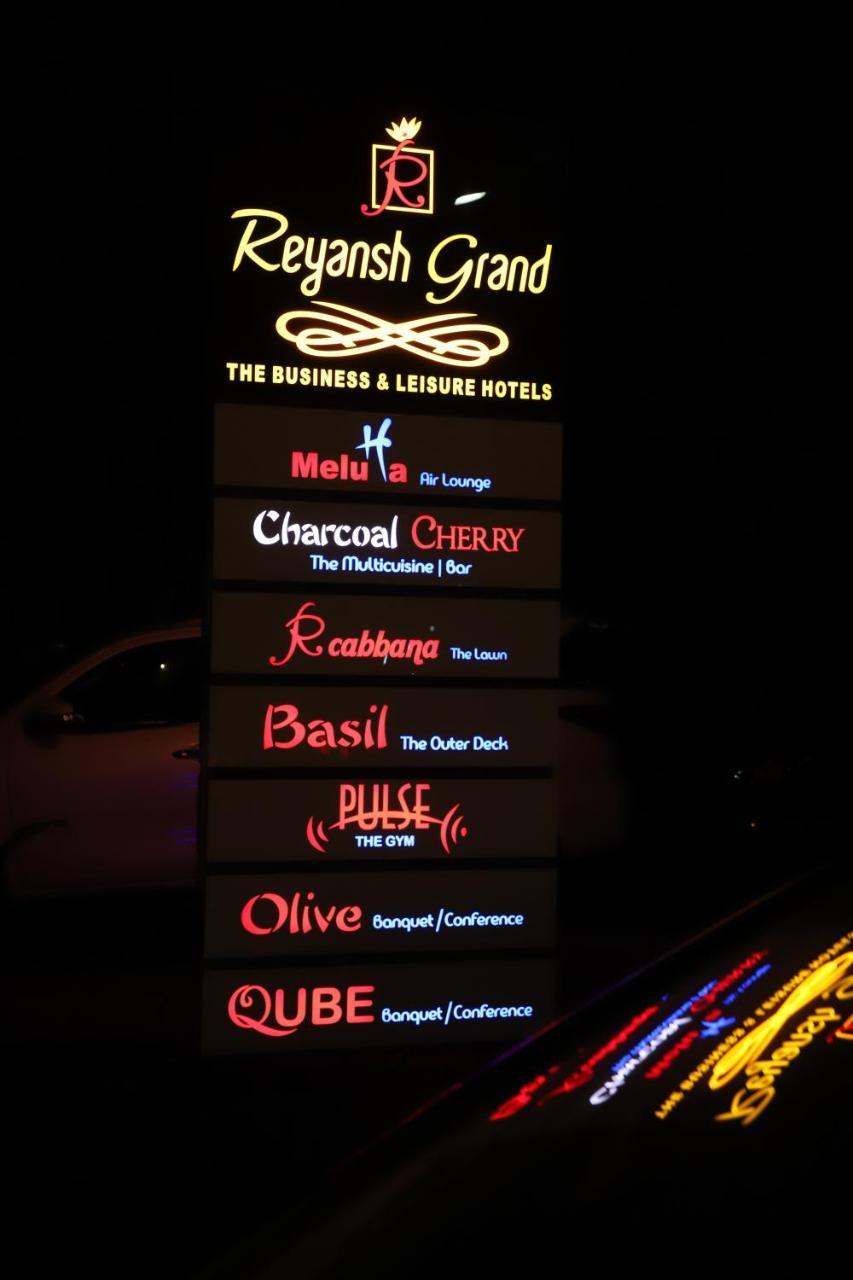 Hotel Reyansh Grand Boisar Luaran gambar