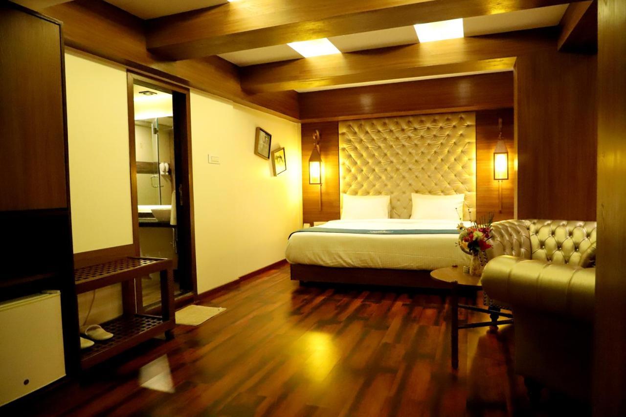 Hotel Reyansh Grand Boisar Luaran gambar