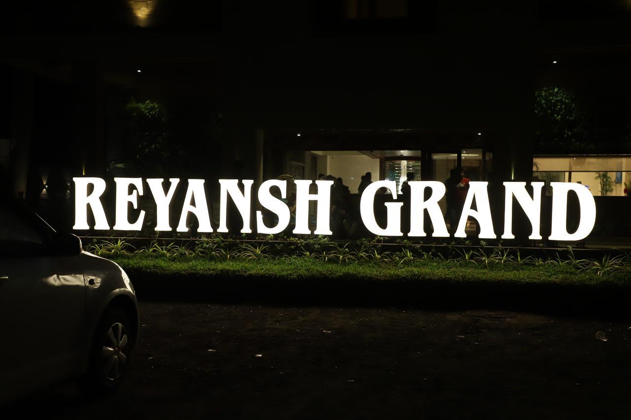 Hotel Reyansh Grand Boisar Luaran gambar