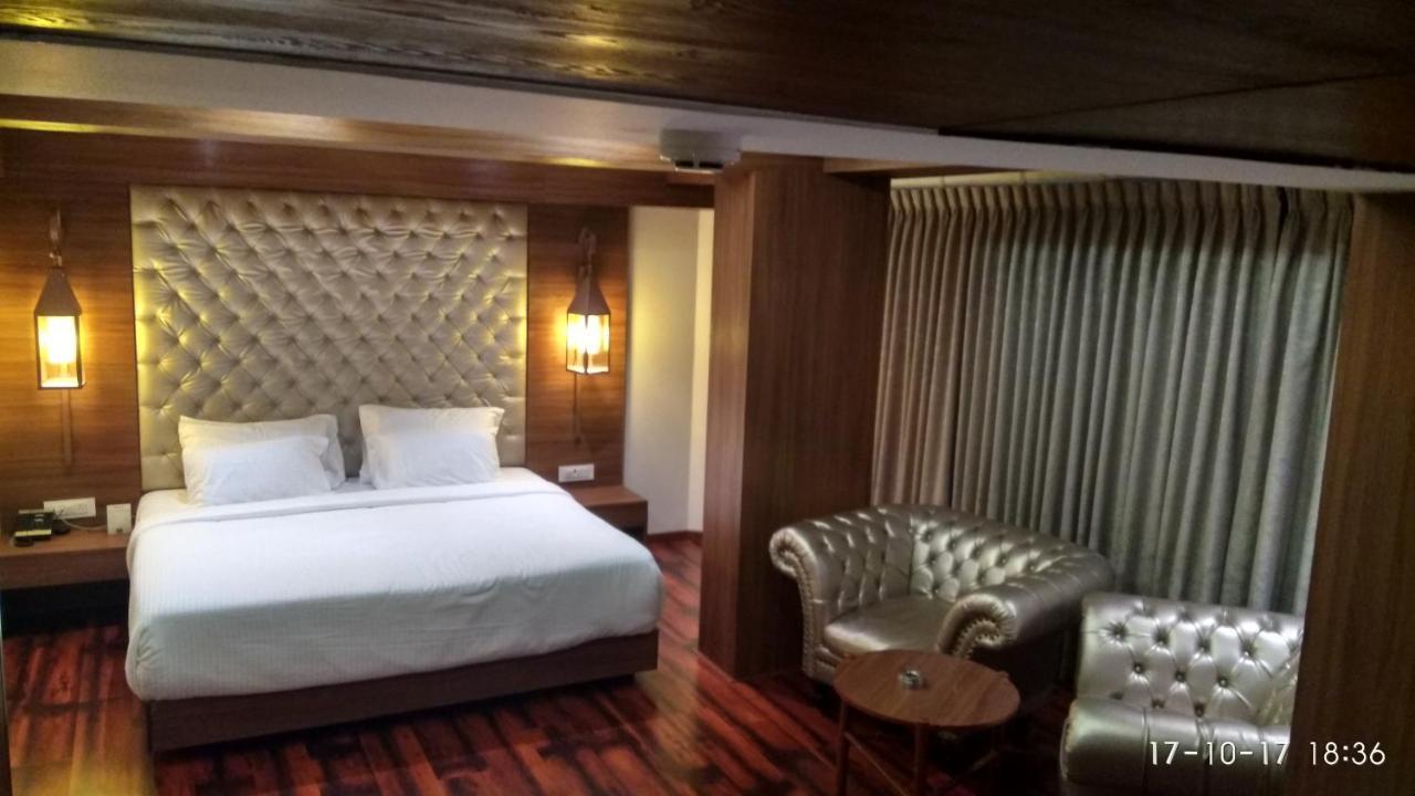 Hotel Reyansh Grand Boisar Luaran gambar